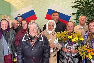 Памятные медали вручили детям войны в Абдулинском районе